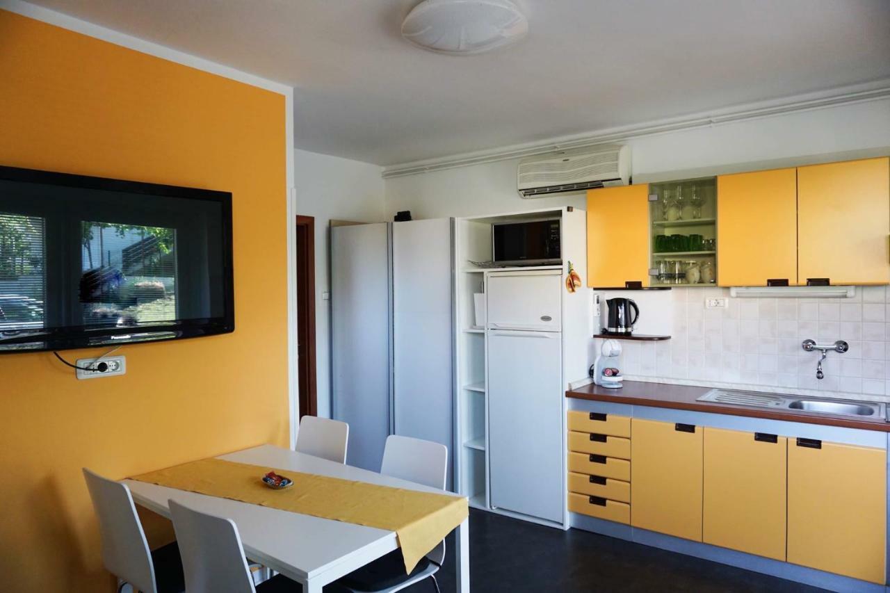Apartmaji Ela 1 Lägenhet Izola Exteriör bild